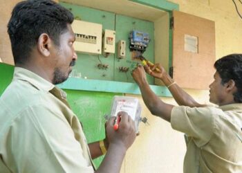 எகிறிப் பறக்கும் மின் கட்டணத்தால் தவியாய் தவிக்கும் தமிழகம்