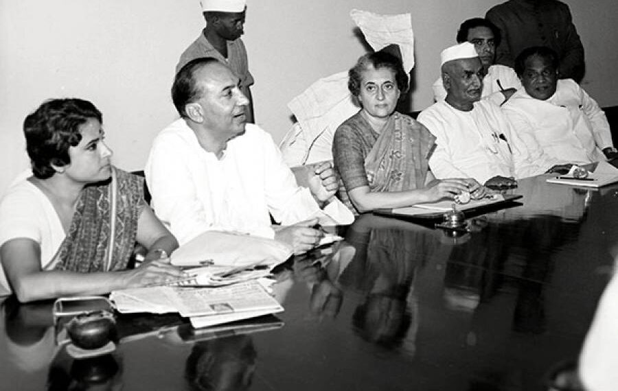 வங்கிகள்  தேசியமயம்: சுகமும் சுமையுமான 50 ஆண்டு பயணம்