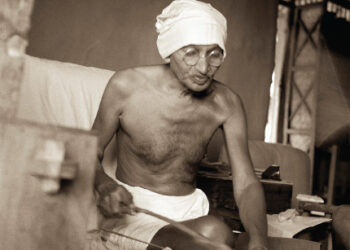 மகாத்மா காந்தி, கோட்சேவின்  மரபுரிமை கோரும் ஆர்.எஸ்.எஸ்: உச்சகட்ட கேலிக்கூத்து