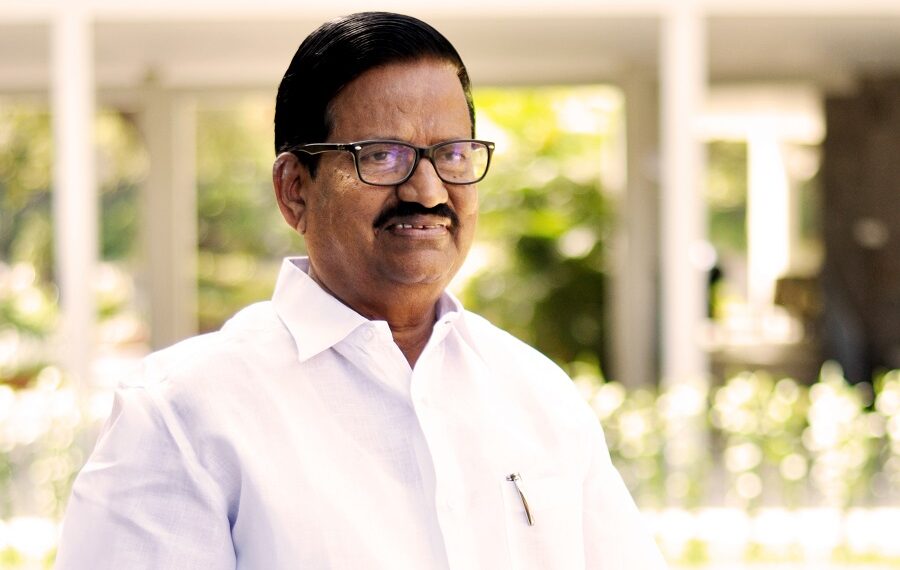 150 அடி உயர கம்பத்தில் காங்கிரஸ் கொடி ஏற்றும் விழா!