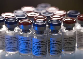 கொரோனா வைரஸ் தடுப்பு மருந்து :  உற்பத்தியை தொடங்க ரஷ்யா மும்முரம்