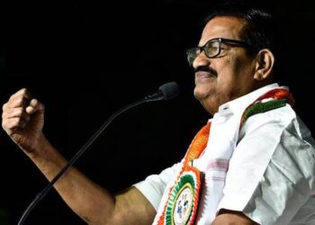 தமிழகத்தில் உள்ள மத்திய அரசு அலுவலகங்களில்  இந்தி மொழியை திணிப்பது சட்ட விரோதம்! பிரதமர்கள் நேரு, சாஸ்திரி, இந்திரா வழங்கிய உறுதிமொழிக்கும் சட்டத்திற்கும் எதிரானது! தலைவர் கே.எஸ்.அழகிரி கண்டனம்!