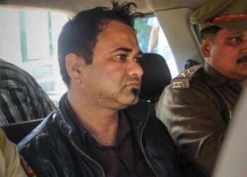 இது எங்கள் இந்தியா! எங்களை எவரும் வெளியேற்ற முடியாது! சிறையில் தள்ள காரணமான டாக்டர் கஃபீல் கானின் பேச்சு!