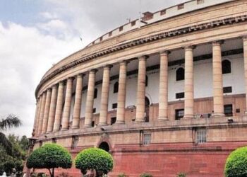 உத்தரப்பிரதேசத்தில் வீதியில் இறங்கிப் போராடும் இளைஞர்கள்:   வேலை உத்தரவாதம் அளிக்க தலித் அமைப்புகள் கோரிக்கை