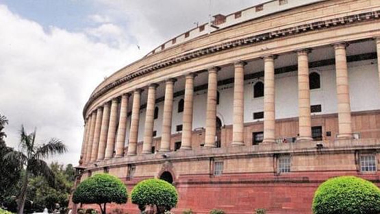 உத்தரப்பிரதேசத்தில் வீதியில் இறங்கிப் போராடும் இளைஞர்கள்:   வேலை உத்தரவாதம் அளிக்க தலித் அமைப்புகள் கோரிக்கை