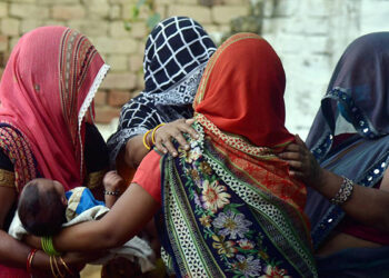 துக்கத்தின் சக்தி: ஹத்ராஸ் பெண்ணின் இறுதிச் சடங்கை அதிகாரிகள் அனுமதிக்காதது ஏன்?