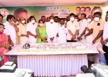 தொண்டர்கள் கோலாகலமாக கொண்டாடிய தலைவர் கே.எஸ்.அழகிரி பிறந்தநாள் விழா!