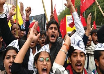 இந்தியாவில் இதுவரை 15 கோடி பேர் வேலை இழப்பு: ட்விட்டரில் பொங்கி எழுந்த 40 லட்சம் இளைஞர்கள்