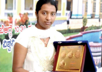 மைசூர் பல்கலையில் 4 தங்கப் பதக்கங்களை பெற்ற பெண் காவலர் : குவியும் பாராட்டுகள்