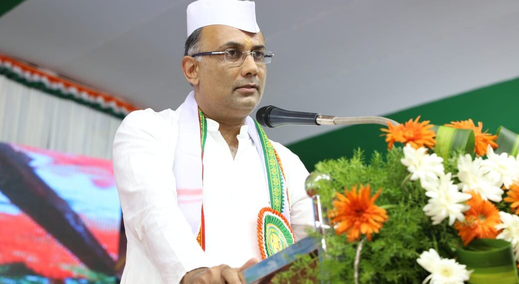 தமிழகத்தில் ஆட்சி மாற்றம் ஏற்பட காங். தொண்டர்கள் உழைக்க வேண்டும்: தினேஷ் குண்டுராவ் வலியுறுத்தல்