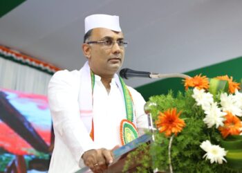 தமிழகத்தில் ஆட்சி மாற்றம் ஏற்பட காங். தொண்டர்கள் உழைக்க வேண்டும்: தினேஷ் குண்டுராவ் வலியுறுத்தல்