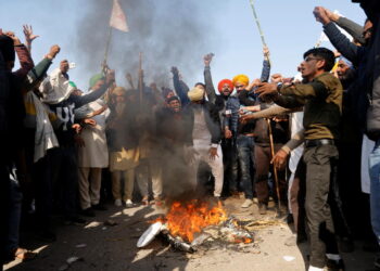 விவசாயிகளின் எழுச்சிமிக்க ‘தில்லி சலோ’ போராட்டம்! தில்லியை திணறவைத்த விவசாயிகள்!