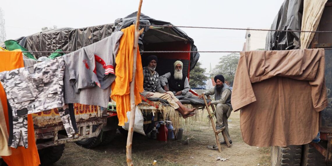 கார்பரேட்களிடம் நாட்டை விற்க அனுமதிக்க மாட்டோம் : டெல்லி முற்றுகையில் விவசாயிகள் சபதம்