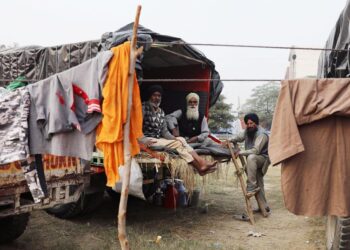 கார்பரேட்களிடம் நாட்டை விற்க அனுமதிக்க மாட்டோம் : டெல்லி முற்றுகையில் விவசாயிகள் சபதம்