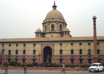 ஆபத்தின் அறிகுறி : பிரதமர் கைக்கு மாறும் நாடாளுமன்ற ஜனநாயக அதிகாரம்! ஜனநாயகத்தில் சர்வாதிகாரியாக மோடி!