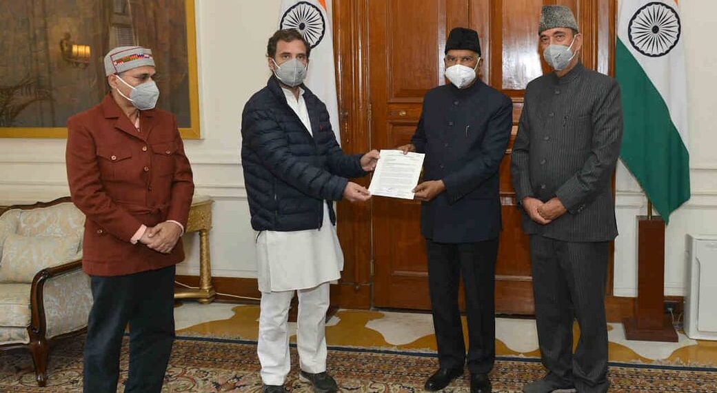 குடியரசுத் தலைவரிடம் 2 கோடி கையெழுத்து மகஜரை சமர்ப்பித்தார் ராகுல் காந்தி: பிரியங்கா கைது