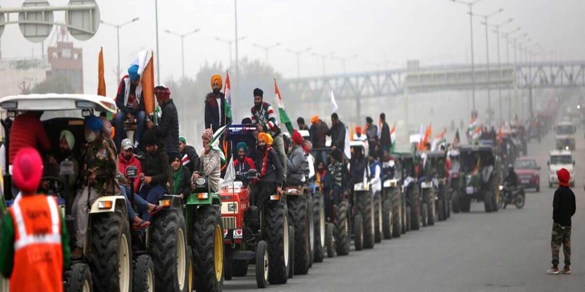 விவசாயச் சட்டங்களை 5 ஆண்டுகளுக்கு நிறுத்தி வையுங்கள் : விவசாயிகள் வைக்கும் புதிய கோரிக்கை