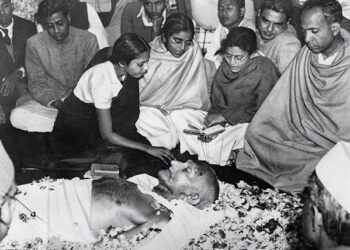 மதவெறியர்களால் மகாத்மா காந்தி படுகொலை! ஒளிவிளக்கு அணைந்தது! பிரதமர் நேருவின் உருக்கமான உரை!