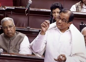 திறமையற்ற பொருளாதார நிர்வாகம் : மத்திய பட்ஜெட்டை கிழித்துத் தொங்கவிட்ட முன்னாள் நிதி அமைச்சர் ப.சிதம்பரம்