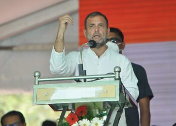 தேர்தலில் பா.ஜ.க.- அ.தி.மு.க. கூட்டணி வேர் அறுக்கப்படும்! தலைவர் ராகுல் காந்தியின் ஆவேசப் பேச்சு!